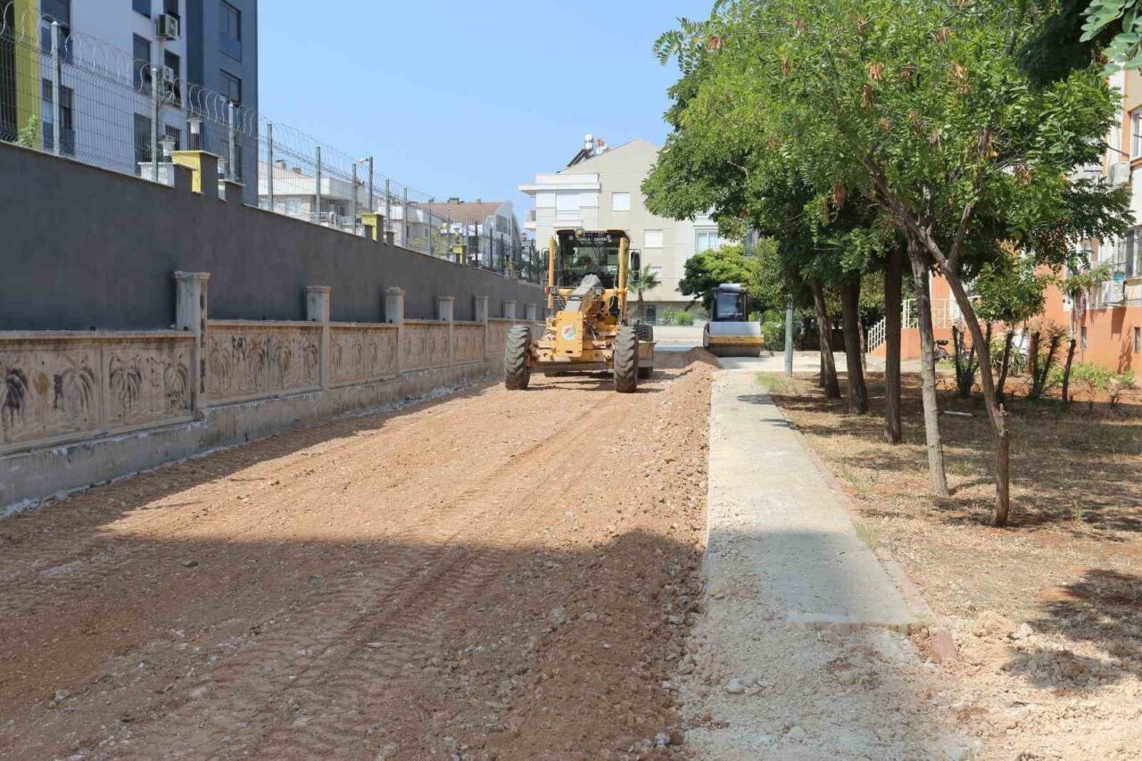 Kepez Belediyesi, Gazi Mahallesi’nde bulunan TOKİ konutlarında ulaşımı kolaylaştırmak ve