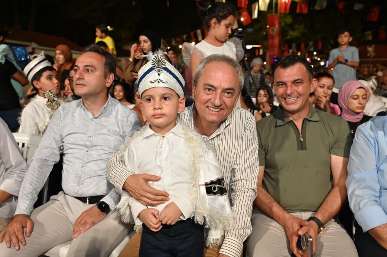 Kepez Belediyesi’nin bu yıl ikincisini düzenlediği Uluslararası Kültür Festivali renkli