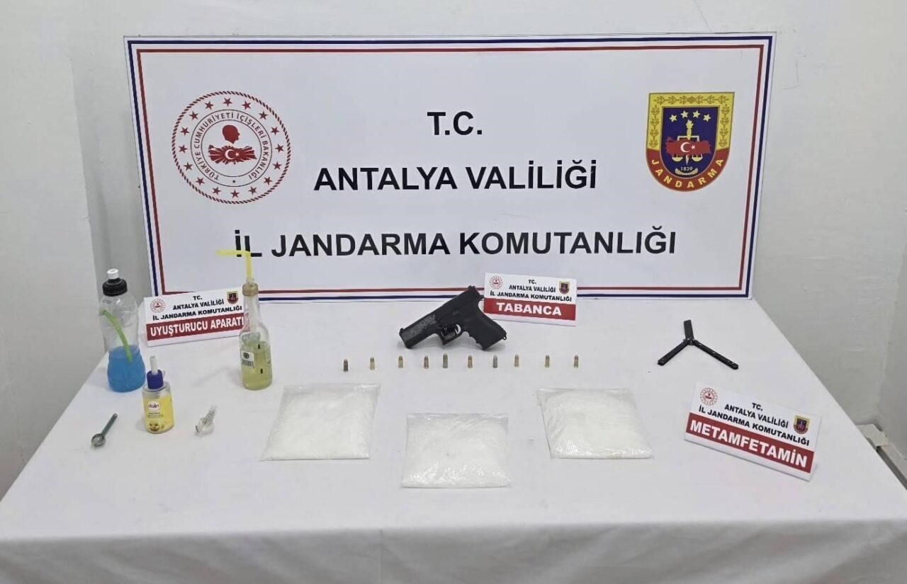 Jandarma ekiplerince Kepez’de belirlenen adreslere yapılan operasyonda bin 180 gram