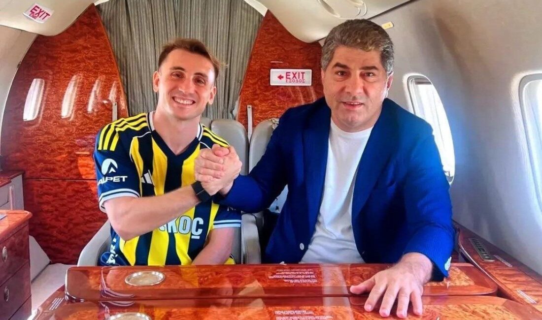 Fenerbahçe’nin Benfica’dan transfer ettiği milli oyuncu Kerem Aktürkoğlu, sarı-lacivertli formayı