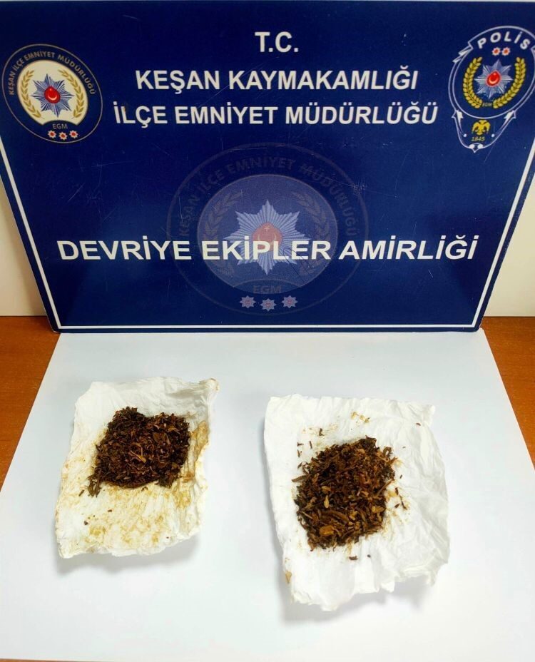 Edirne’nin Keşan ilçesinde, polisin durdurduğu şüphelinin üst aramasında 9,05 gram