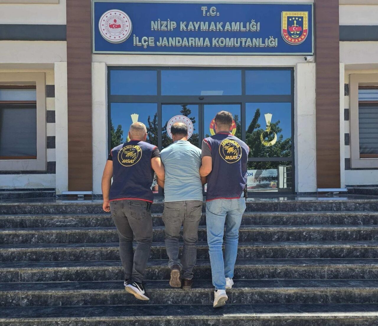 Gaziantep’te çeşitli suçlardan kesinleşmiş 24 yıl hapis cezasıyla aranan şahıs,