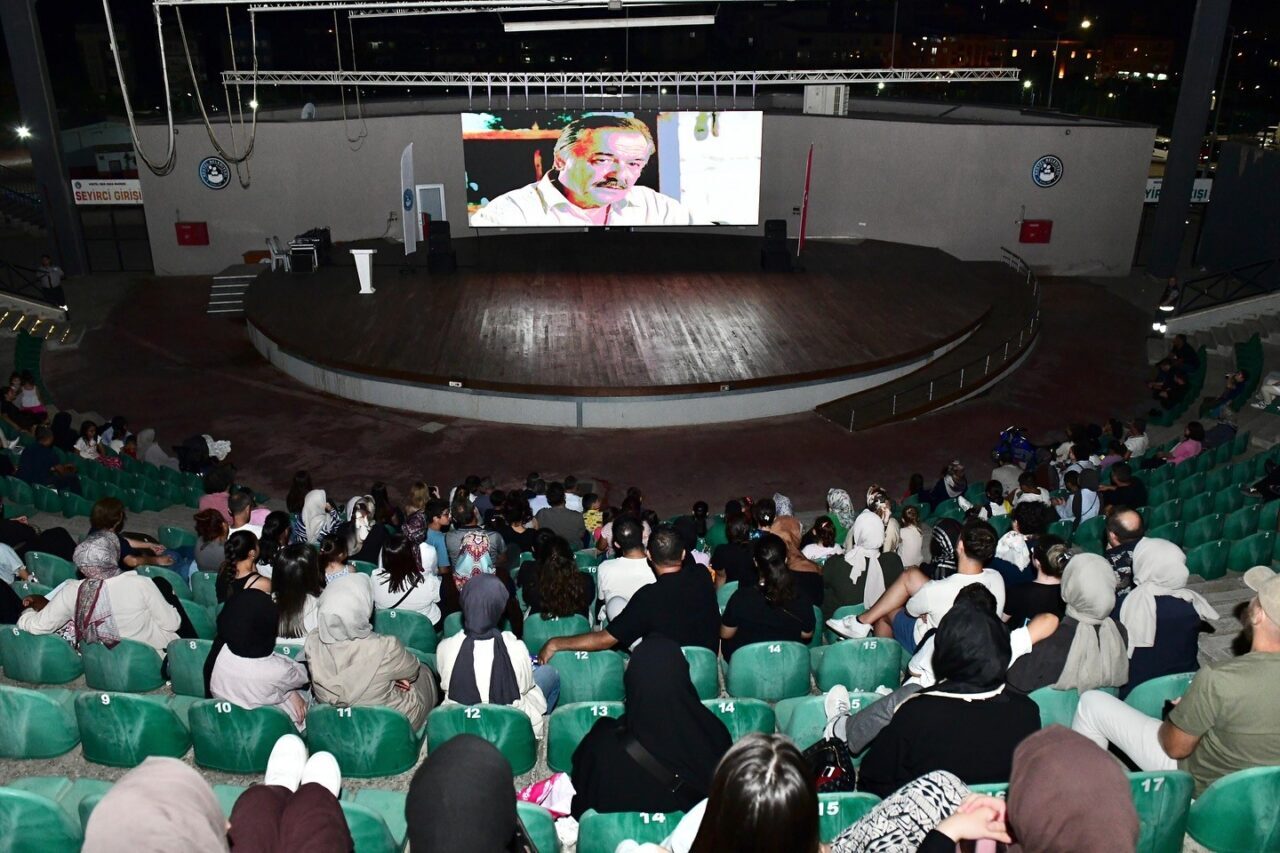 Kestel Belediyesi, açık hava sinemasıyla vatandaşlara duygu dolu anlar yaşattı.