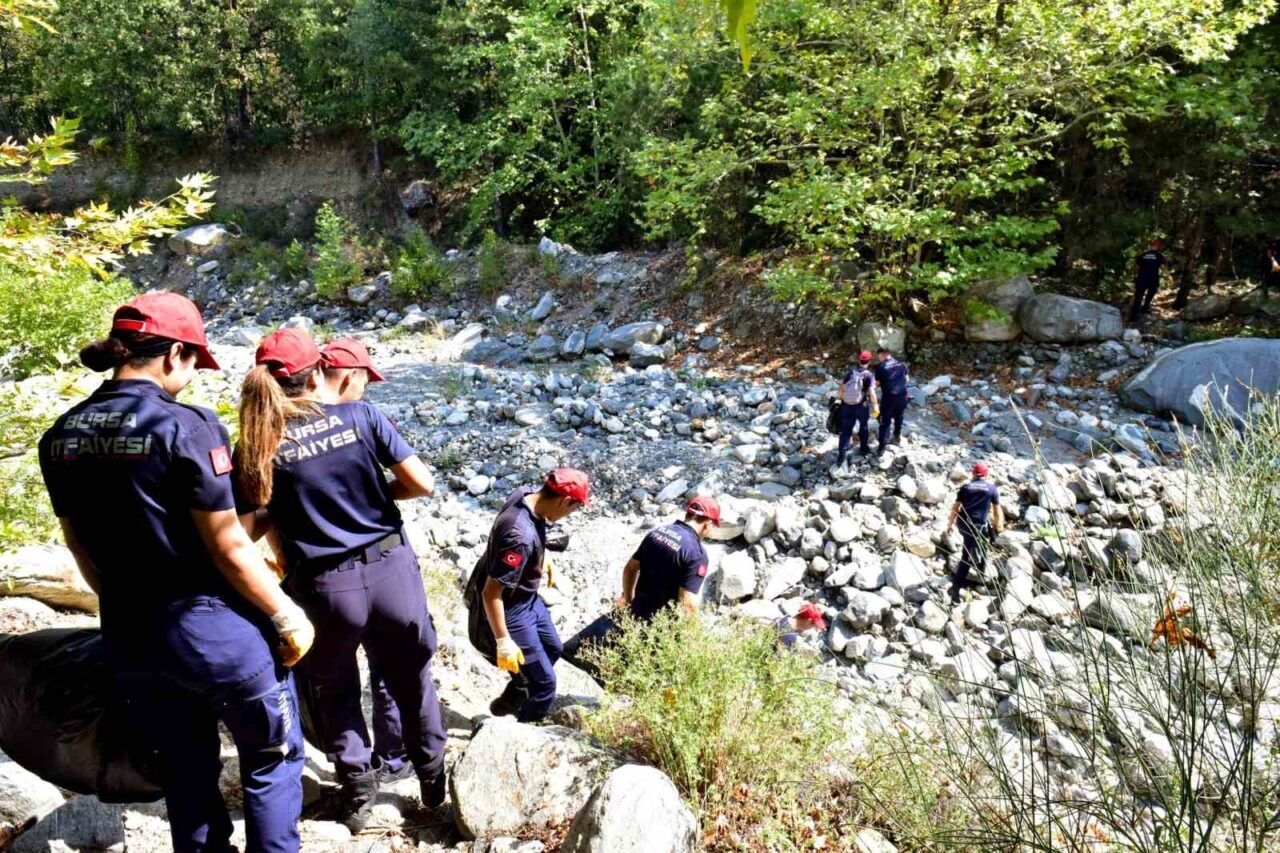 Bursa Büyükşehir Belediyesi’nin çevre bilincini yaygınlaştırmak hedefiyle başlattığı “Temizle, Yeşert,