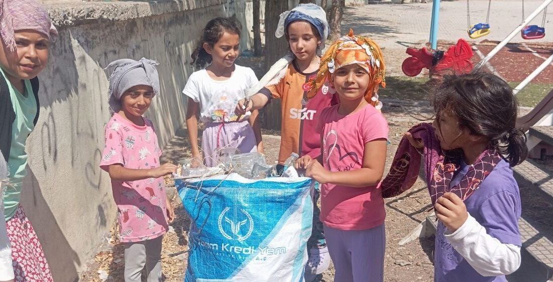 Kilis’in Musabeyli ilçesi Çayıraltı köyünde yaz Kur’an kursuna katılan çocuklar,