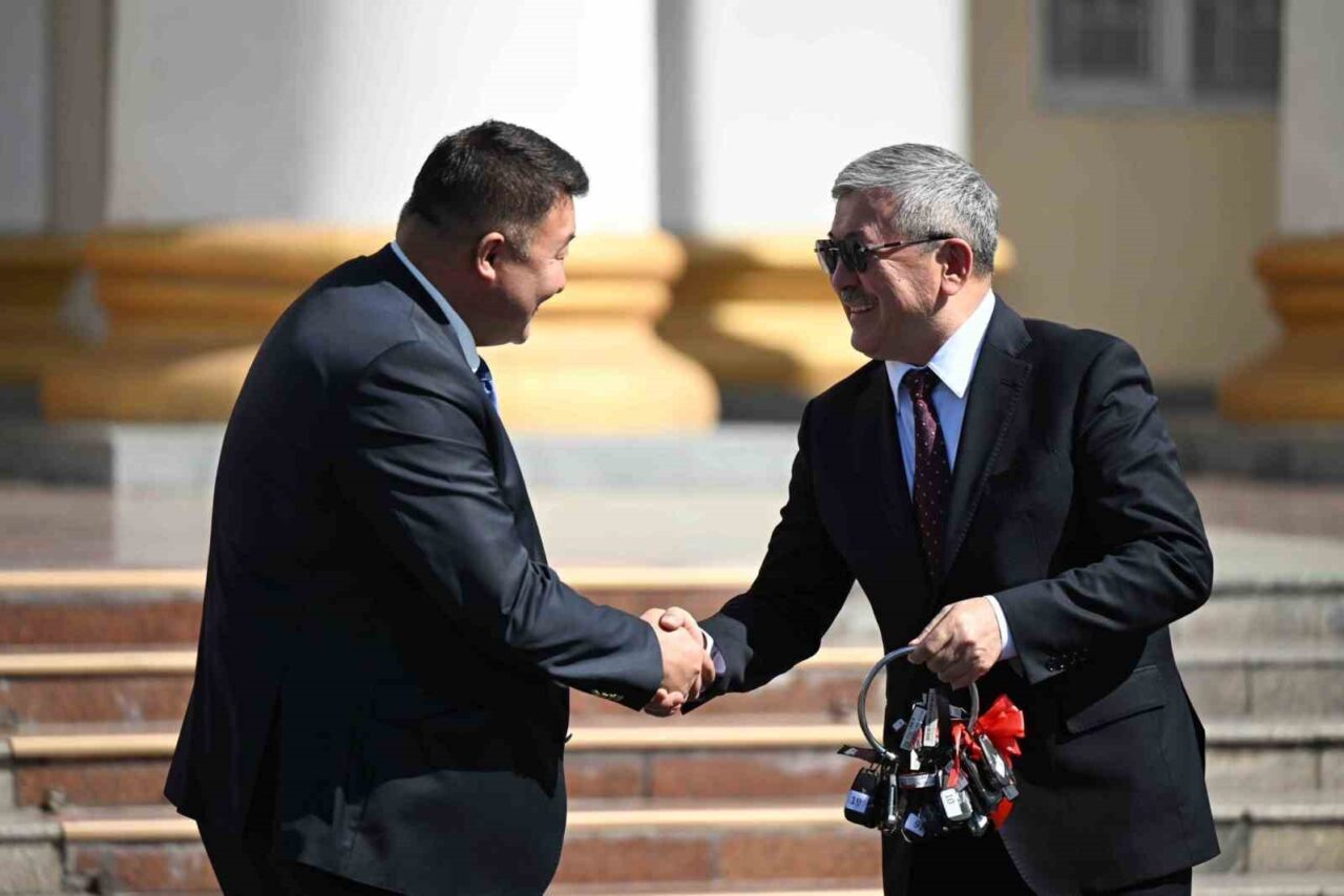 Kırgızistan Başbakanı Adilbek Kasımaliyev, Kırgızistan’ın başkenti Bişkek’te katıldığı bir törende