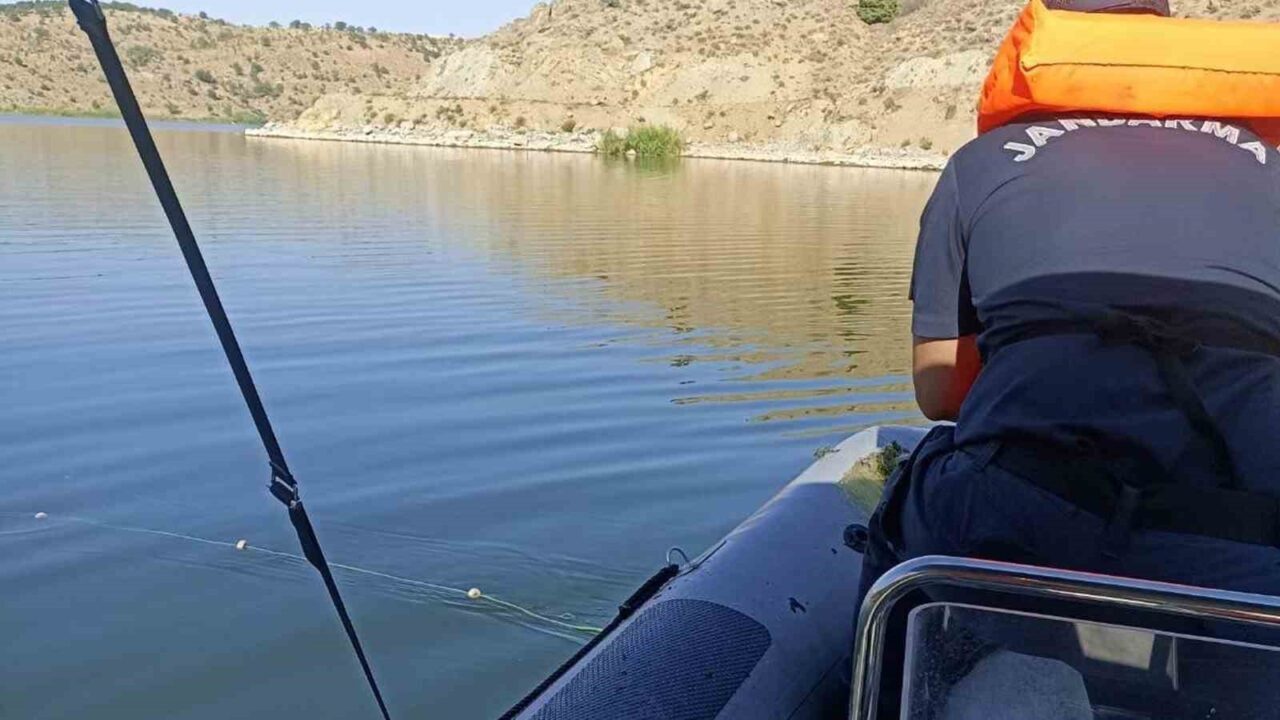 Kırıkkale’de jandarma ekiplerince Kapulukaya Barajı’nda yapılan denetimde, yasa dışı balık