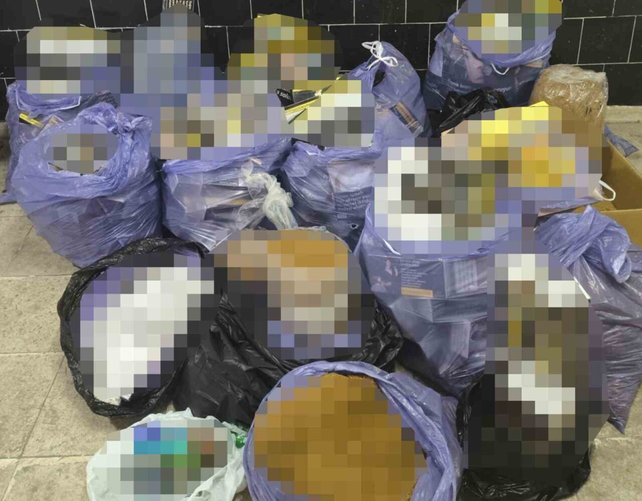 Kırıkkale’de polis ekiplerince bir iş yerinde yapılan operasyonda binlerce makaron,