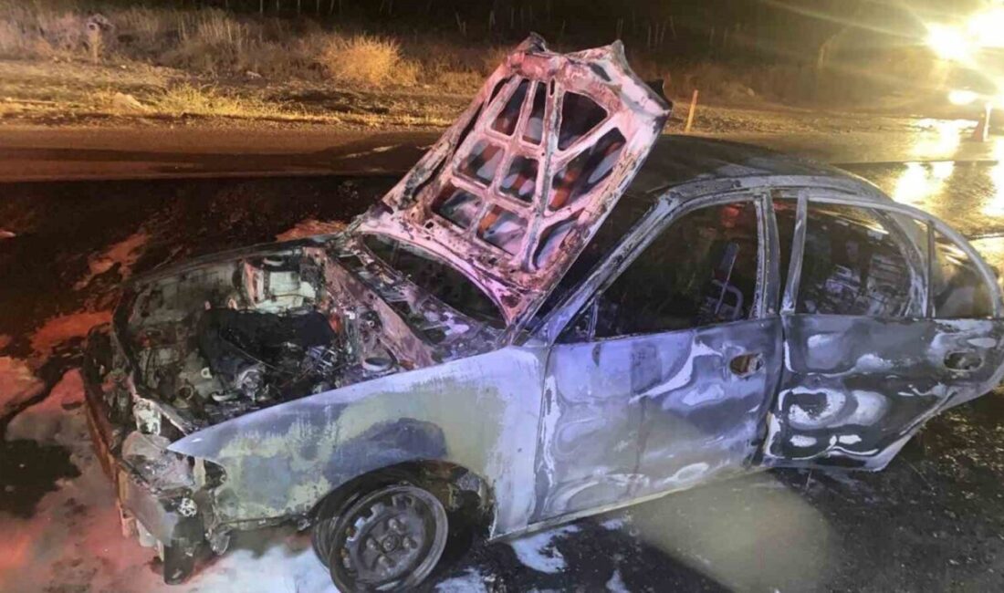 Kırıkkale’de seyir halindeki otomobilde çıkan yangında 2 kişi yaralandı. Olay,