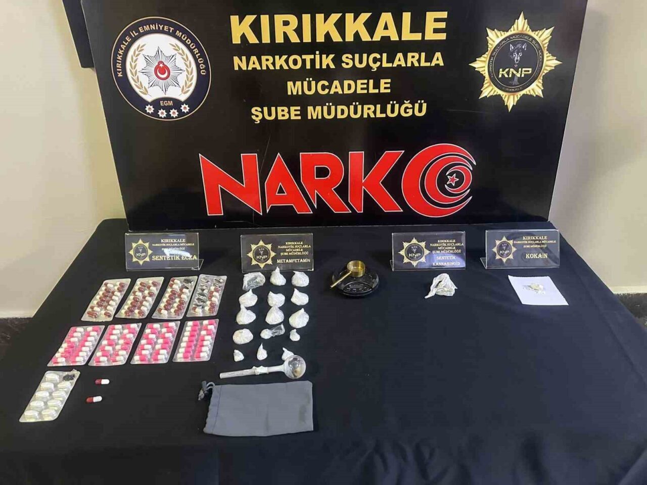 Kırıkkale’de polis ekiplerince gerçekleştirilen uyuşturucu operasyonunda çeşitli türlerde uyuşturucu madde