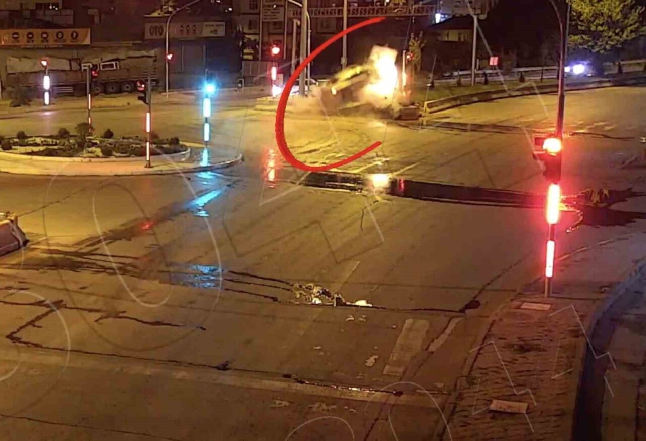Kırıkkale’de yaşanan trafik kazaları KGYS kameralarına yansıdı. İl Emniyet Müdürlüğü