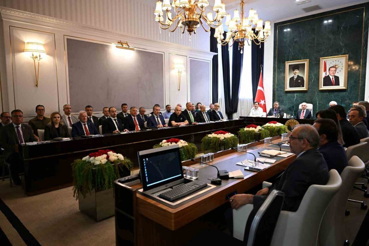 Kırklareli Valiliği’nde düzenlenen toplantıda, güvenlik, sağlık, eğitim, spor, tarım politikaları