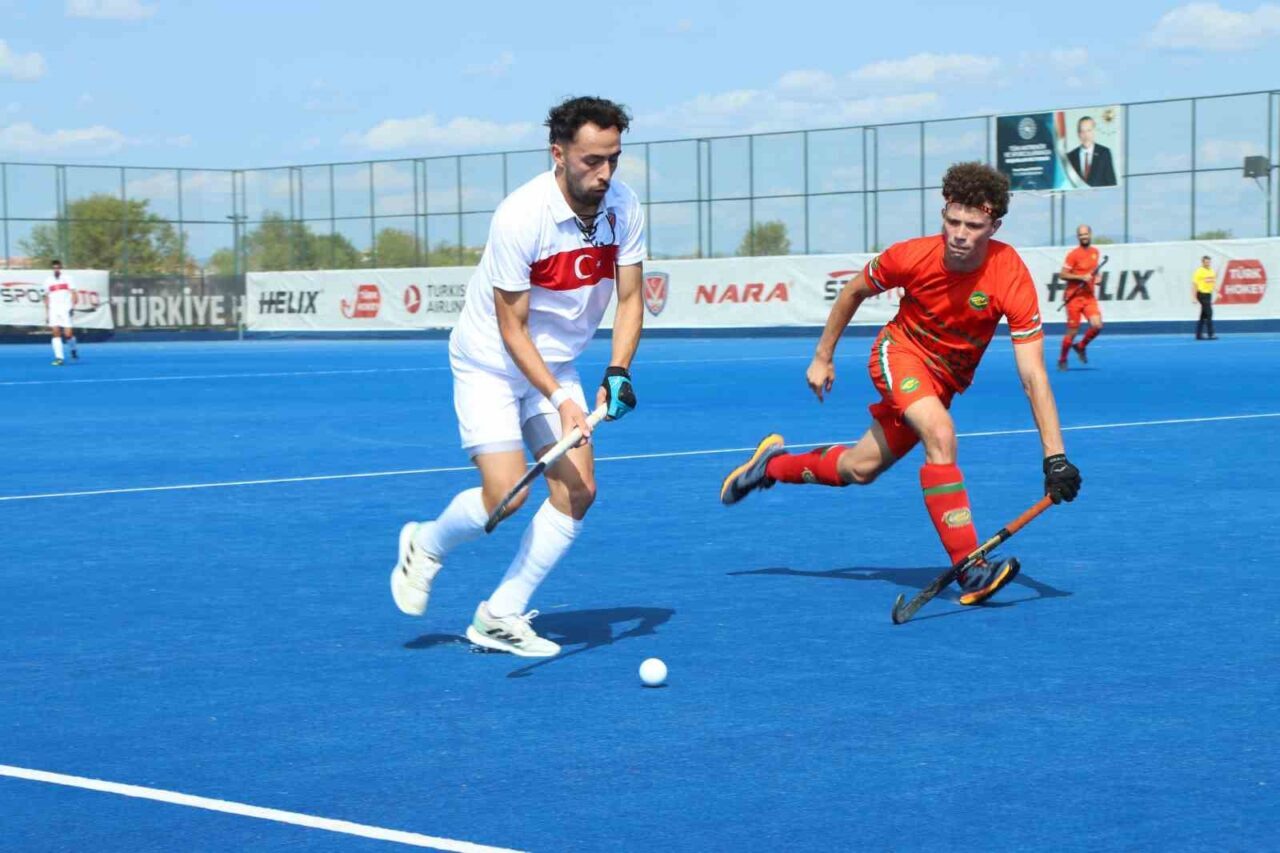 Kırklareli’nde düzenlenen Açık Alan Hokeyi Erkekler Avrupa Şampiyonası devam ediyor.