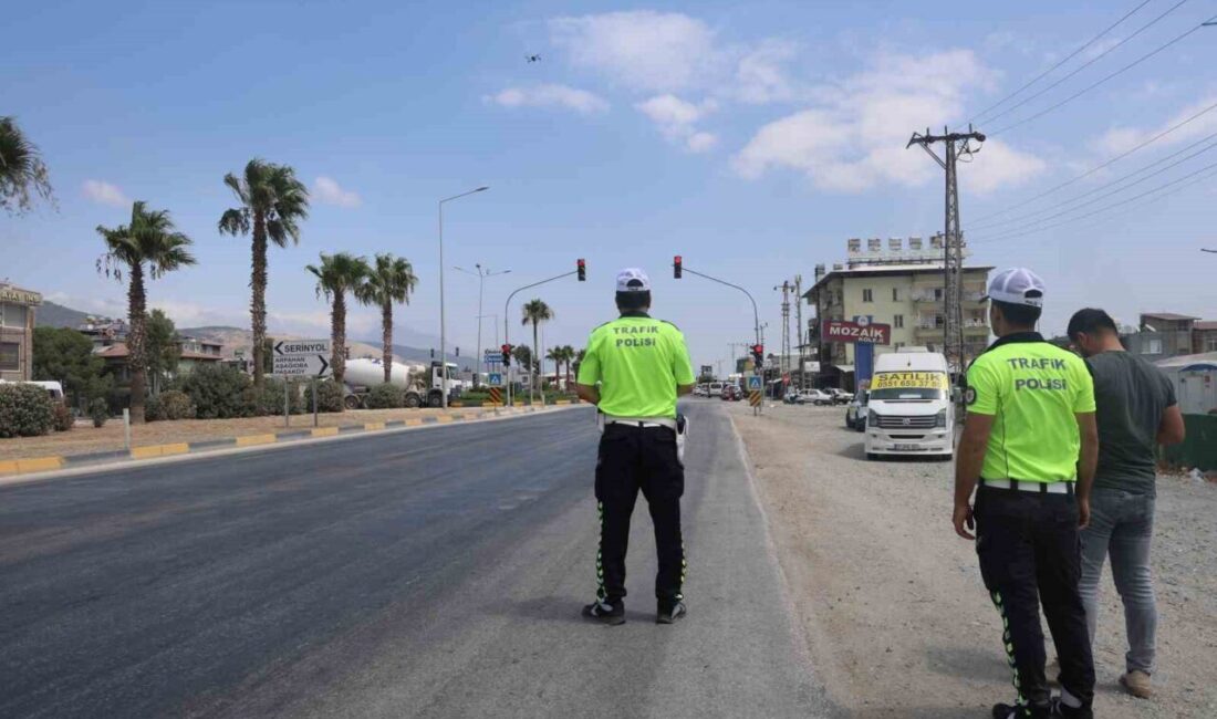 Hatay’da dronlu trafik denetiminde kurallara uymayan sürücülere cezai işlem uygulandı.