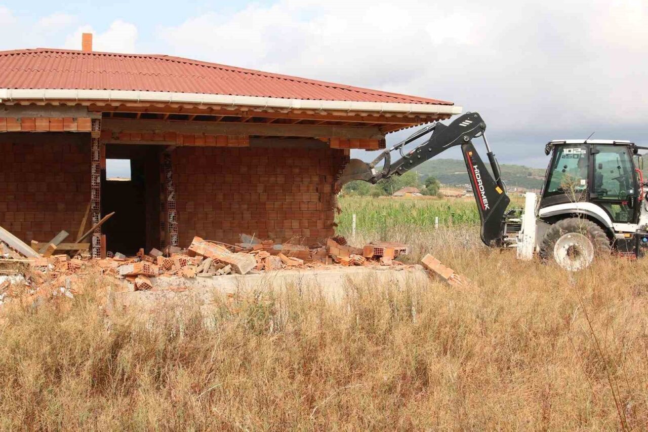 Körfez Belediyesi, ilçe genelinde ve kırsal alanda kaçak yapıya izin
