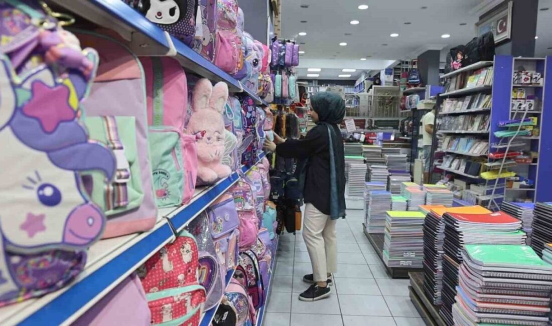 Okulların açılmasına sayılı günler kala Elazığ’da bulunan kırtasiyeciler, hazırlıklarını tamamlayarak