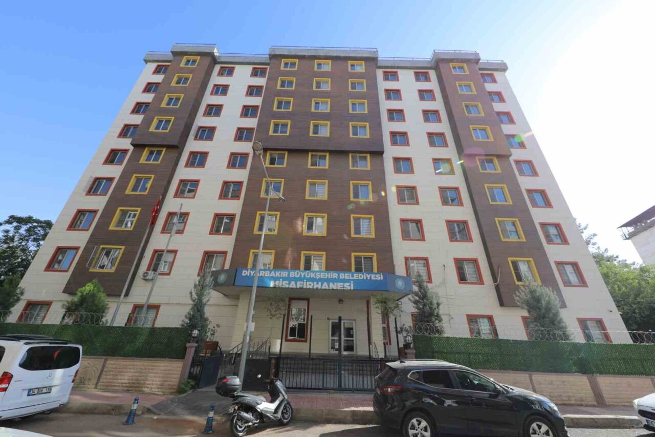Diyarbakır Büyükşehir Belediyesinin, üniversiteli öğrencilerin barınma sorununu çözmek ve eğitim