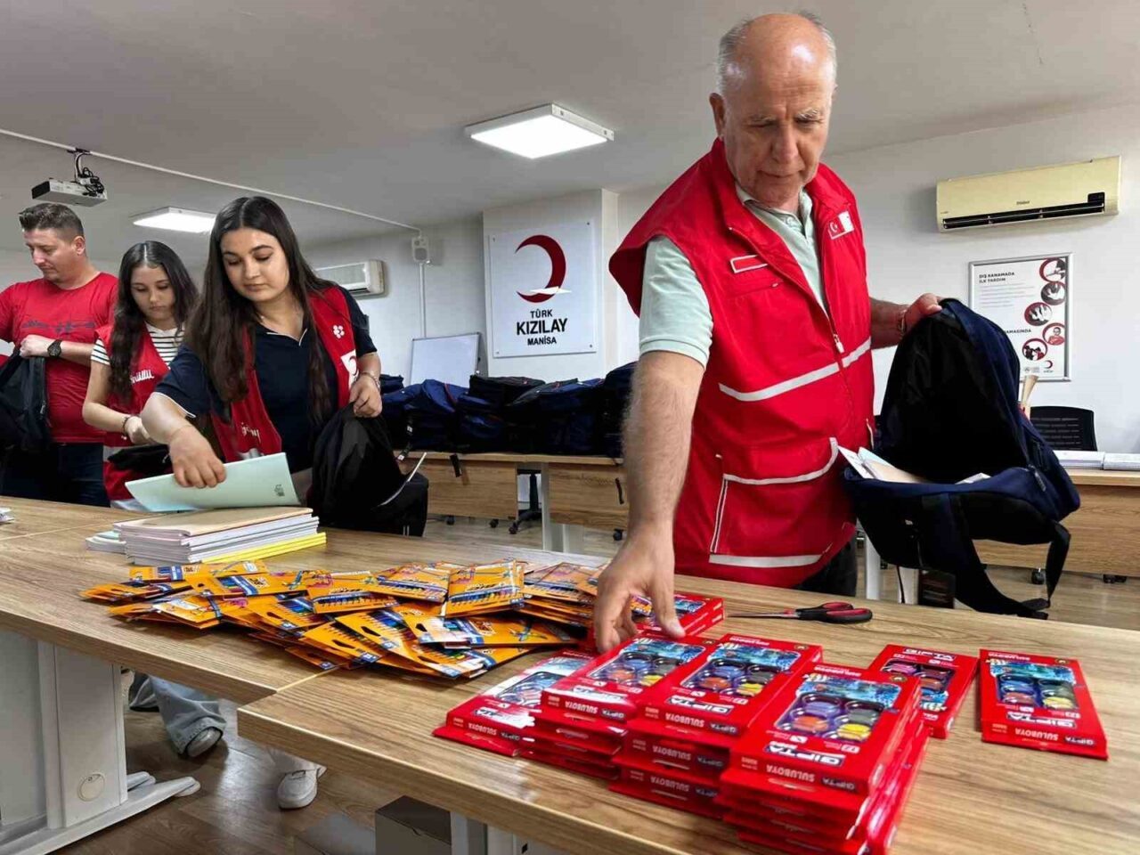 Türk Kızılay Manisa İl Merkezi Başkanlığı tarafından başlatılan “İyiliği Paylaş,