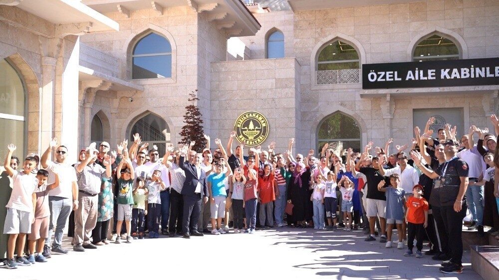 Kızılcahamam Belediyesi tarafından düzenlenen Geleneksel Sünnet Şöleninde tellaklar TOGG’u köpüklerle