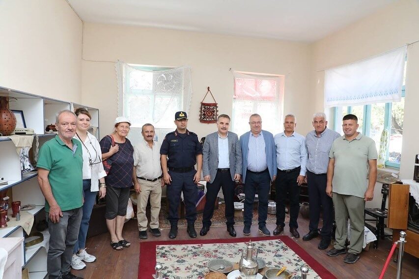 Balıkesir’in Edremit Kaymakamı Ahmet Odabaş, İlçe Jandarma Komutanı Yarbay Serkan