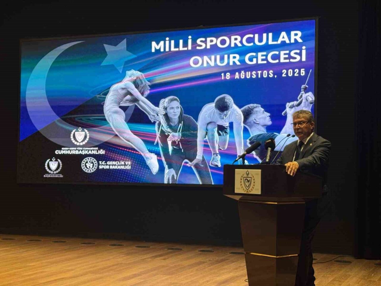 Gençlik ve Spor Bakanı Osman Aşkın Bak, KKTC’de ülkenin başarılı
