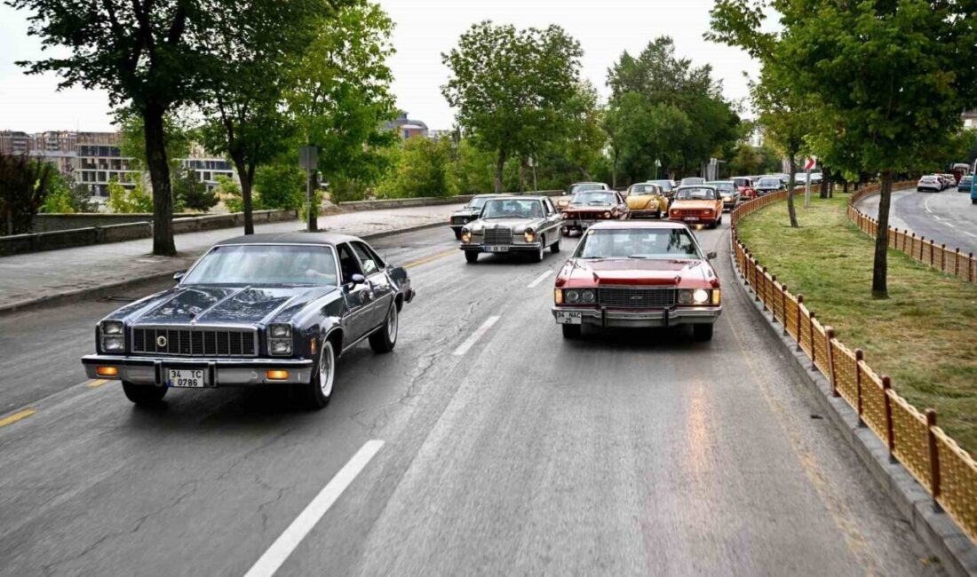 Klasik otomobiller Erzurum’da görücüye çıktı Erzurum’da düzenlenen Klasik Otomobil Fuarı renkli görüntülere sahne oldu. Erzurum