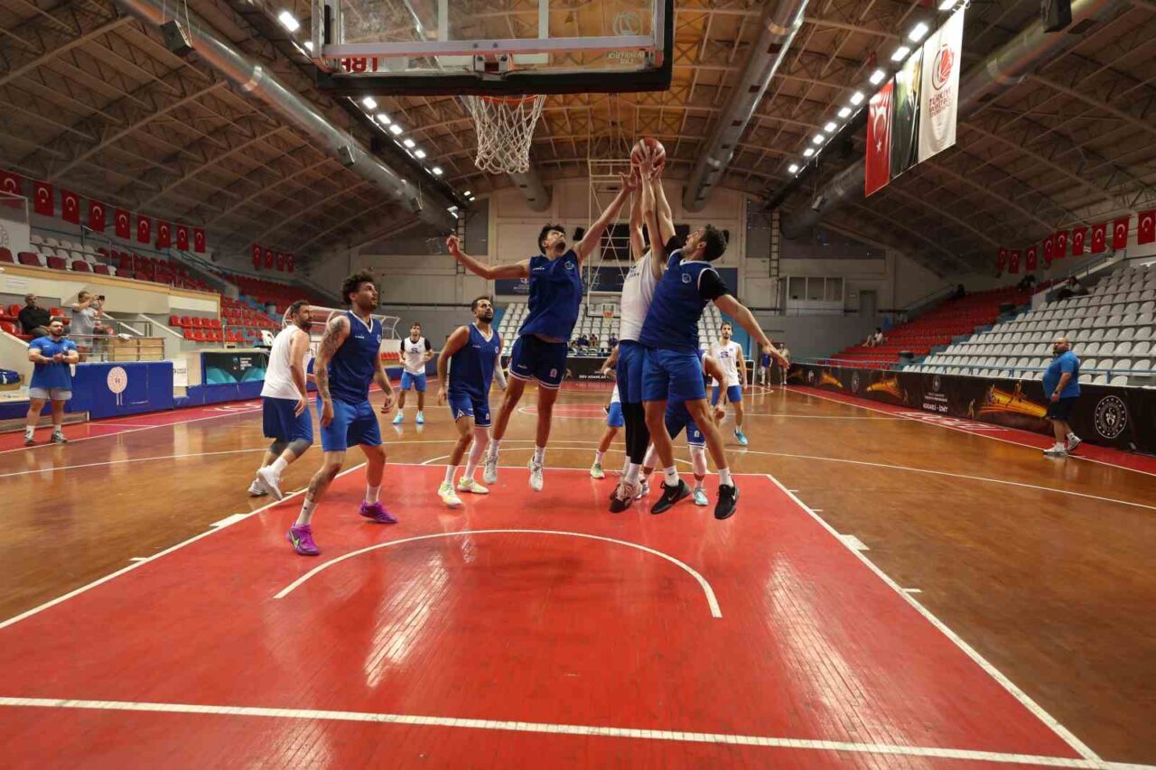 beyazlılarda Mert Ulutaş her maç savaşmak gerektiğini söylerken, Kevin Kaspar