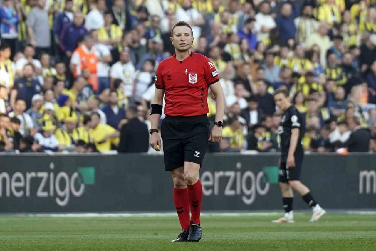 Süper Lig’in 4. haftasında oynanacak Kocaelispor-Kayserispor maçını Yasin Kol yönetecek.