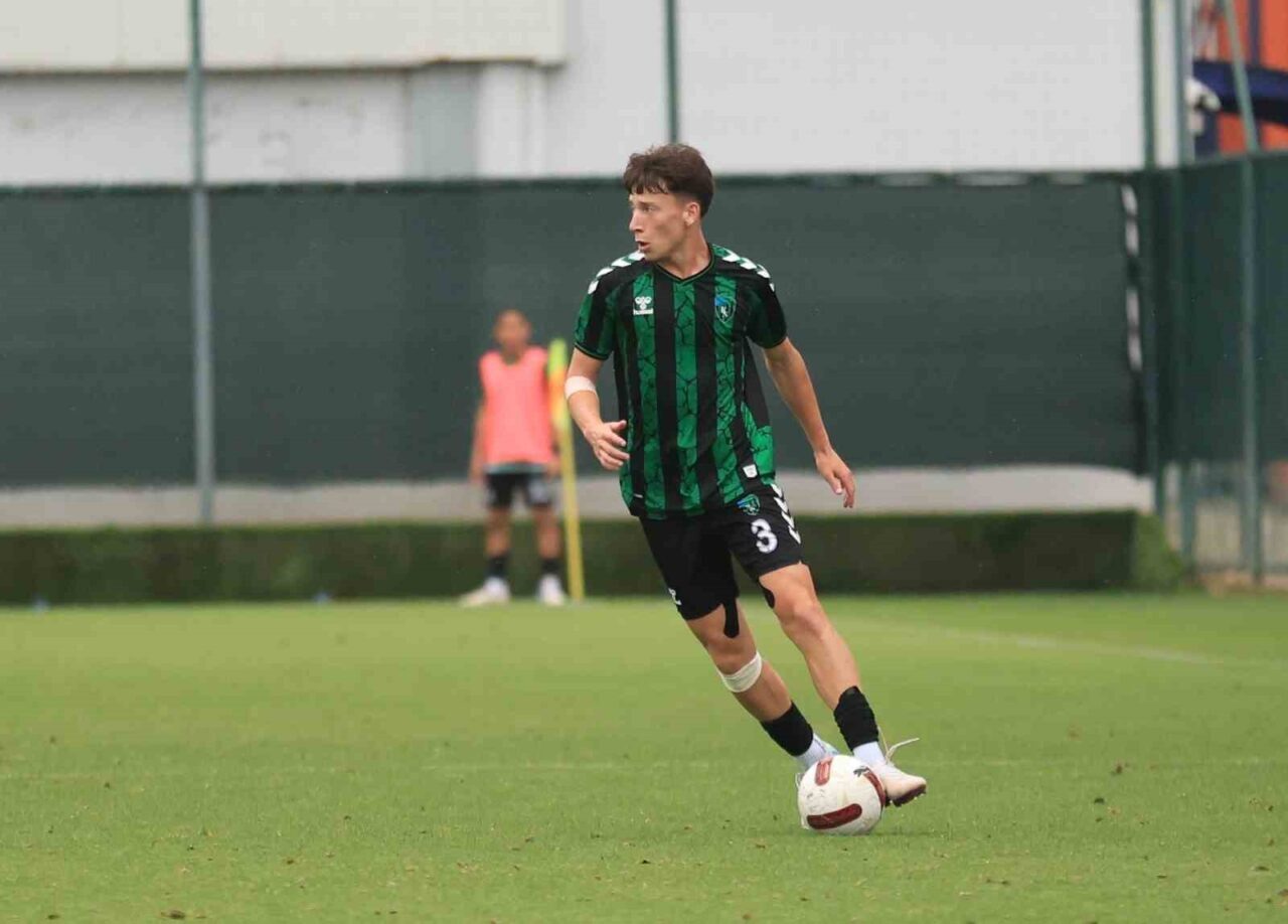Kocaelispor alt yapıdan yetiştirdiği oyuncu Umut Can Aslan’ı profesyonel yapıp