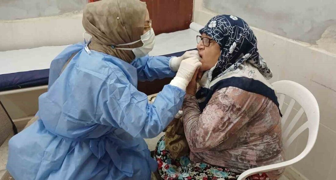 Kocagür’de diş taraması yapıldı Efeler İlçe Sağlık Müdürlüğü, sağlık kuruluşlarına gidemeyen vatandaşlara yerinde hizmet