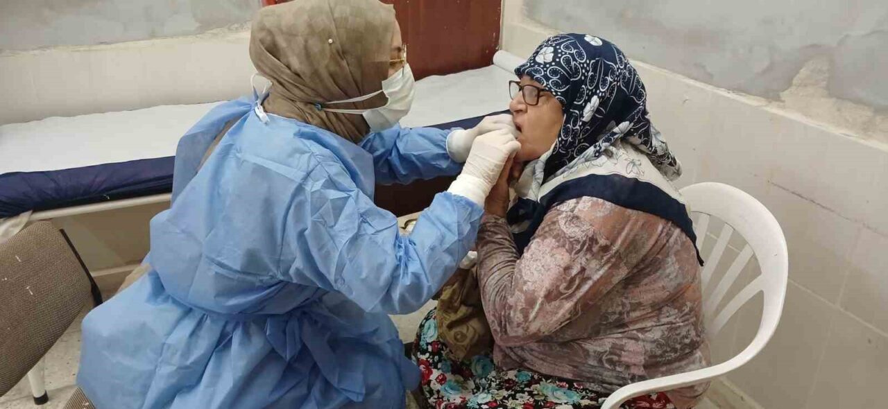 Efeler İlçe Sağlık Müdürlüğü, sağlık kuruluşlarına gidemeyen vatandaşlara yerinde hizmet