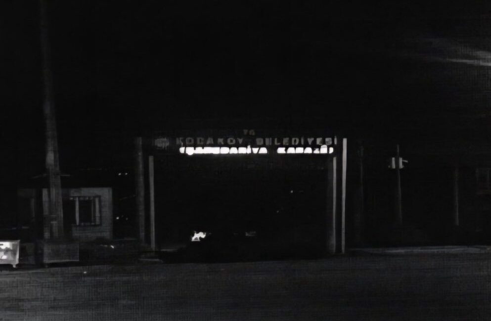 Diyarbakır’ın Kocaköy İlçe Kaymakamlığı, Kocaköy Belediyesi binası girişinde Türkçe kelimelerin