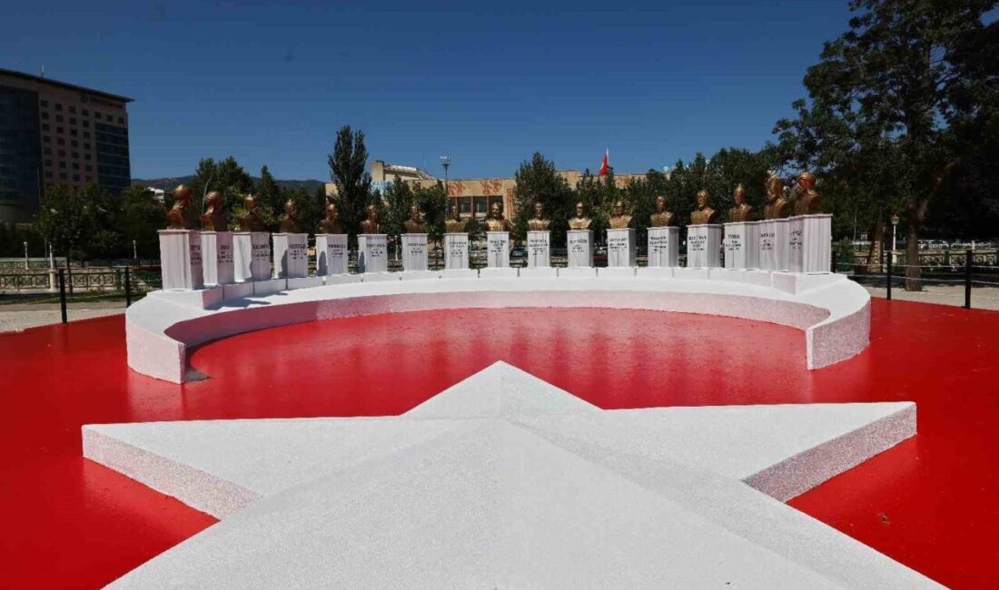 Tokat Belediyesi’nin yaptırdığı Türk Devletleri ve Türk Büyükleri Anıtı, kentin