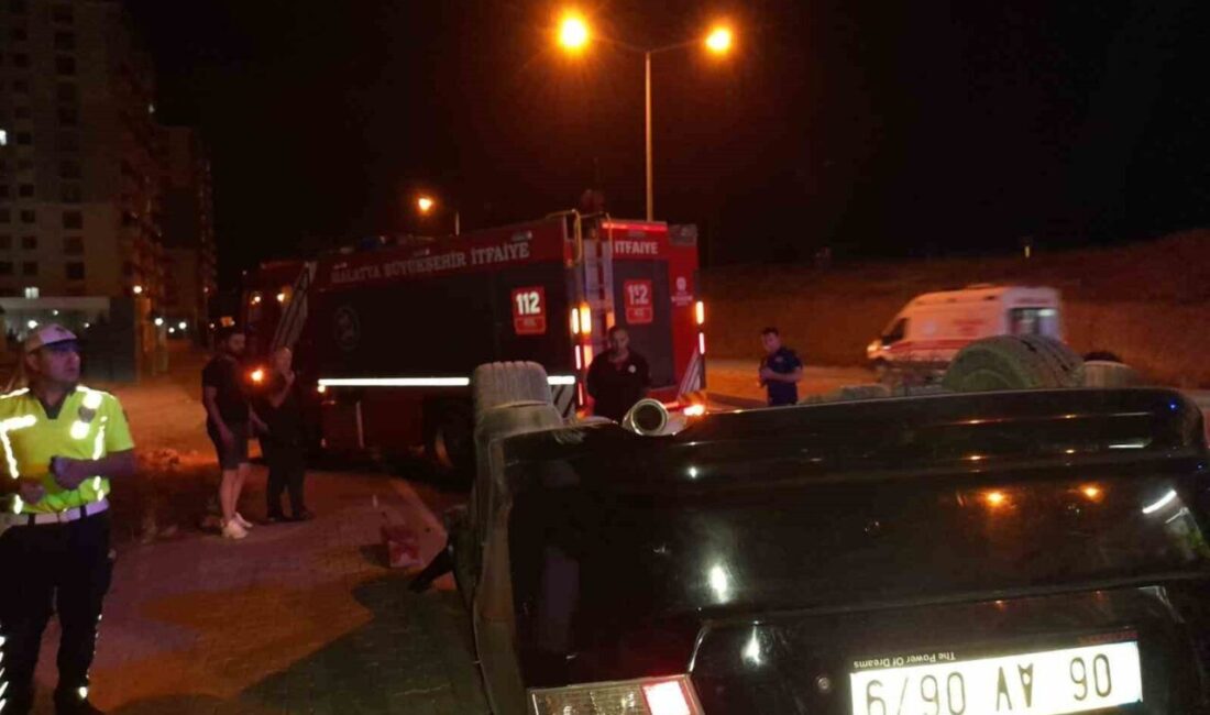 Malatya’nın Yeşilyurt ilçesinde sürücüsünün kontrolünden çıkan otomobil devrilip ters döndü.