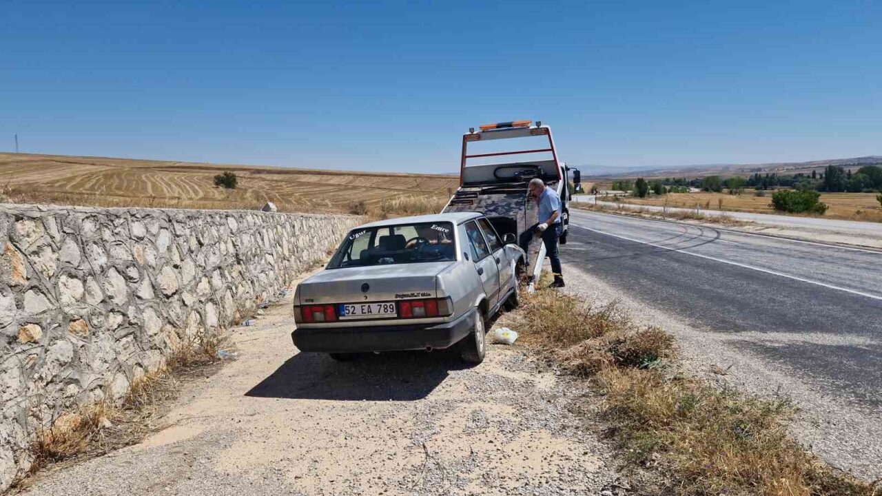 Çorum’un Alaca ilçesinde kontrolden çıkan Fiat Tofaş otomobilin iksa duvarına