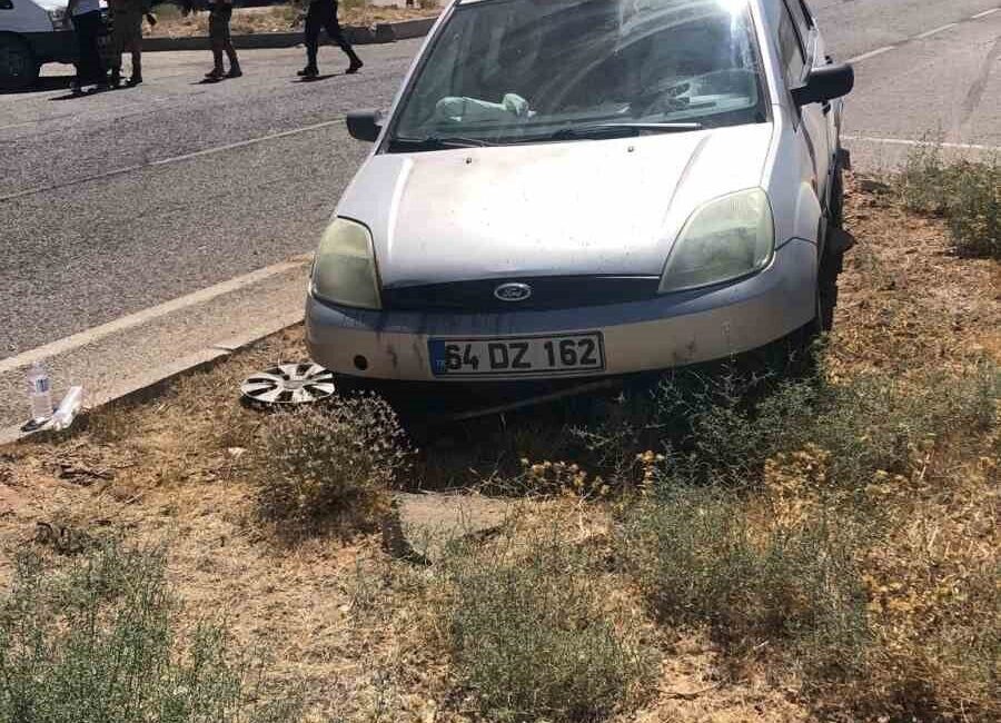 Malatya’da direksiyon hakimiyeti kaybolduktan sonra kontrolden çıkan otomobil orta refüje