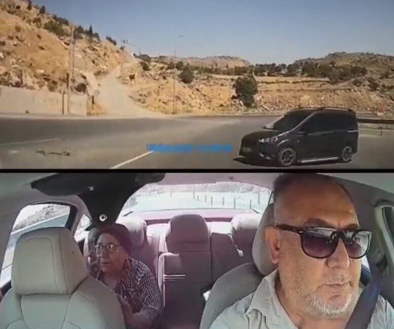 Kayseri’nin Kocasinan ilçesinde kontrolsüz şekilde yola çıkan araç, bir başka