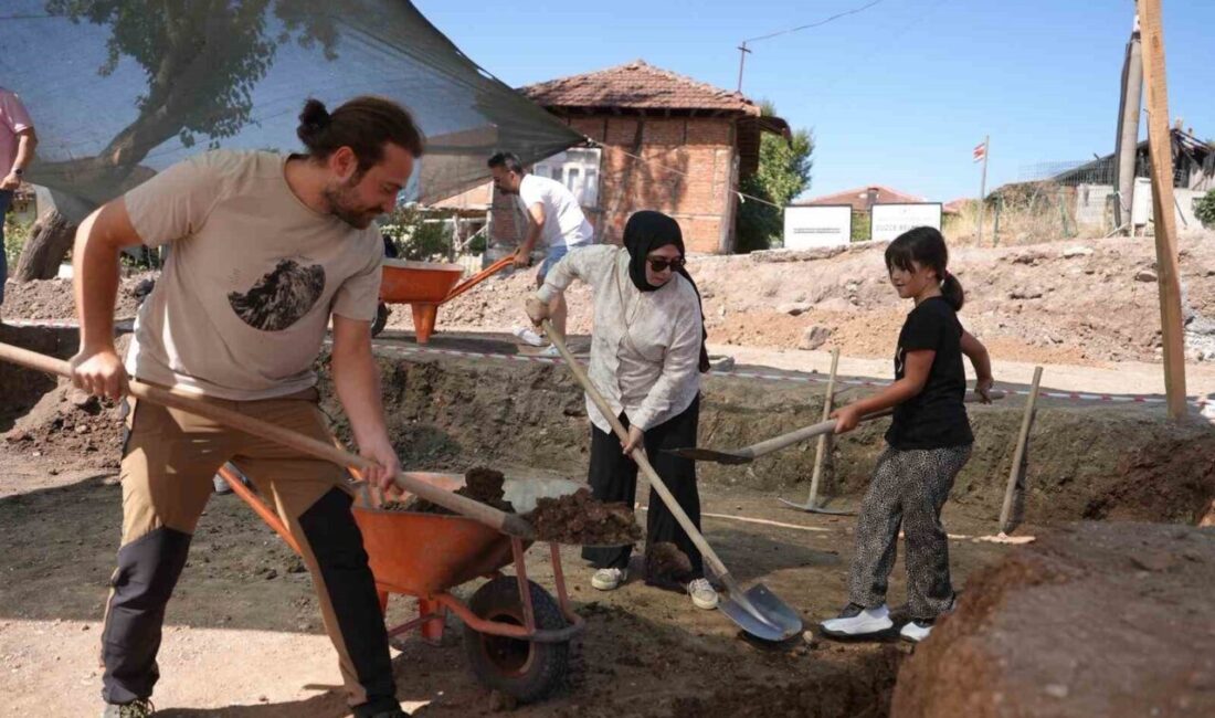 Düzce Belediyesi’nin büyük desteğiyle sürdürülen Konuralp Antik Tiyatrosu’ndaki kazı çalışmalarında
