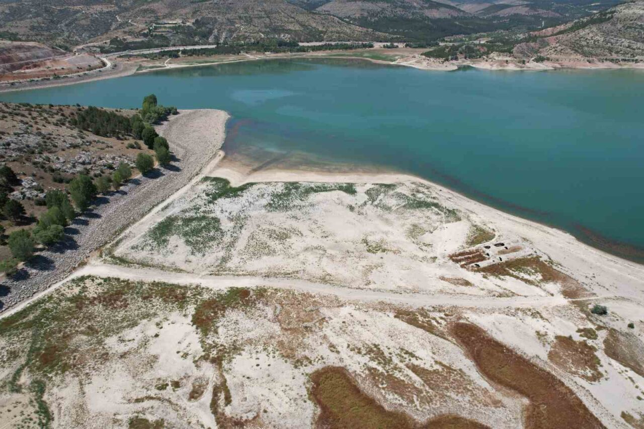 Konya’da barajlarda doluluk oranlarının tehlikeli seviyelere düştüğü şu günlerde Jeoloji