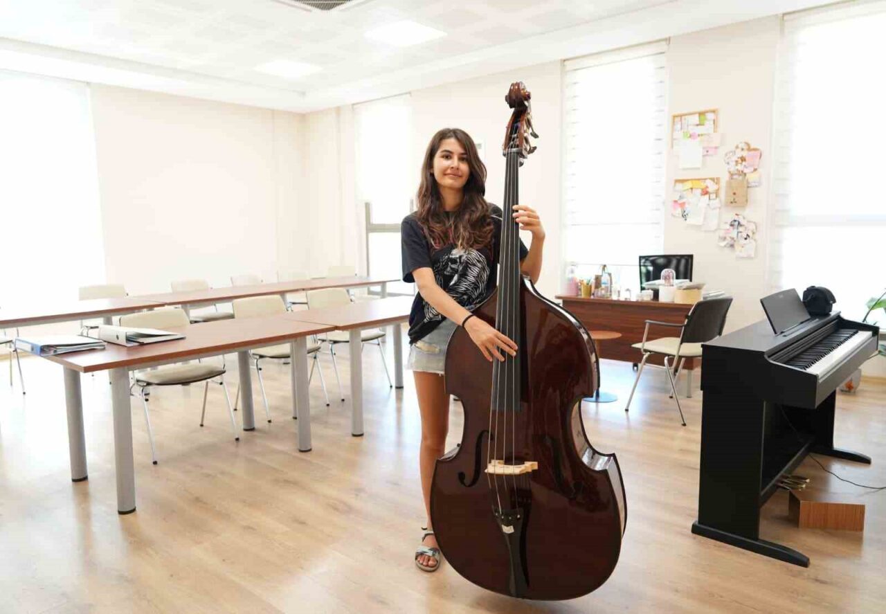 Konyaaltı Belediyesi Müzik Akademisi bünyesinde eğitim gören öğrenciler, Akdeniz Üniversitesi