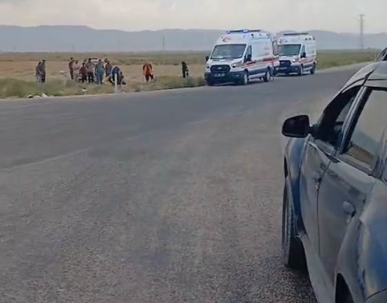 Konya’nın Ereğli ilçesinde sürücüsünün direksiyon hakimiyetini kaybettiği hafif ticari araç