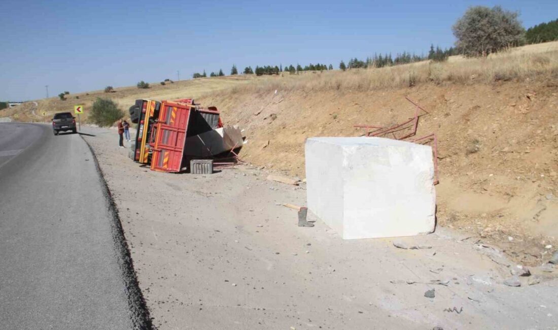 Konya’da mermer blok ve tomruk yüklü tırların devrilmesi sonucu yaşanan