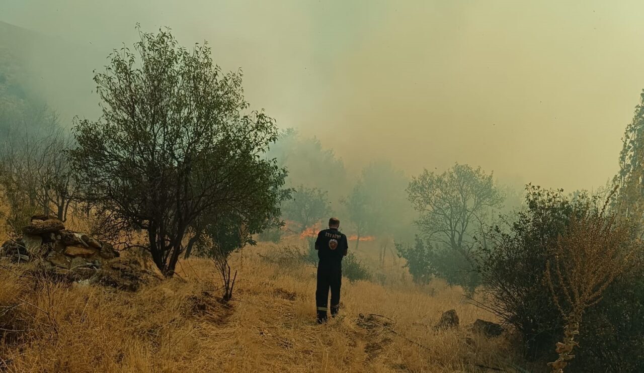Konya’nın Hüyük ilçesinde otluk alanda çıkan yangın, ormana sıçramadan söndürüldü.