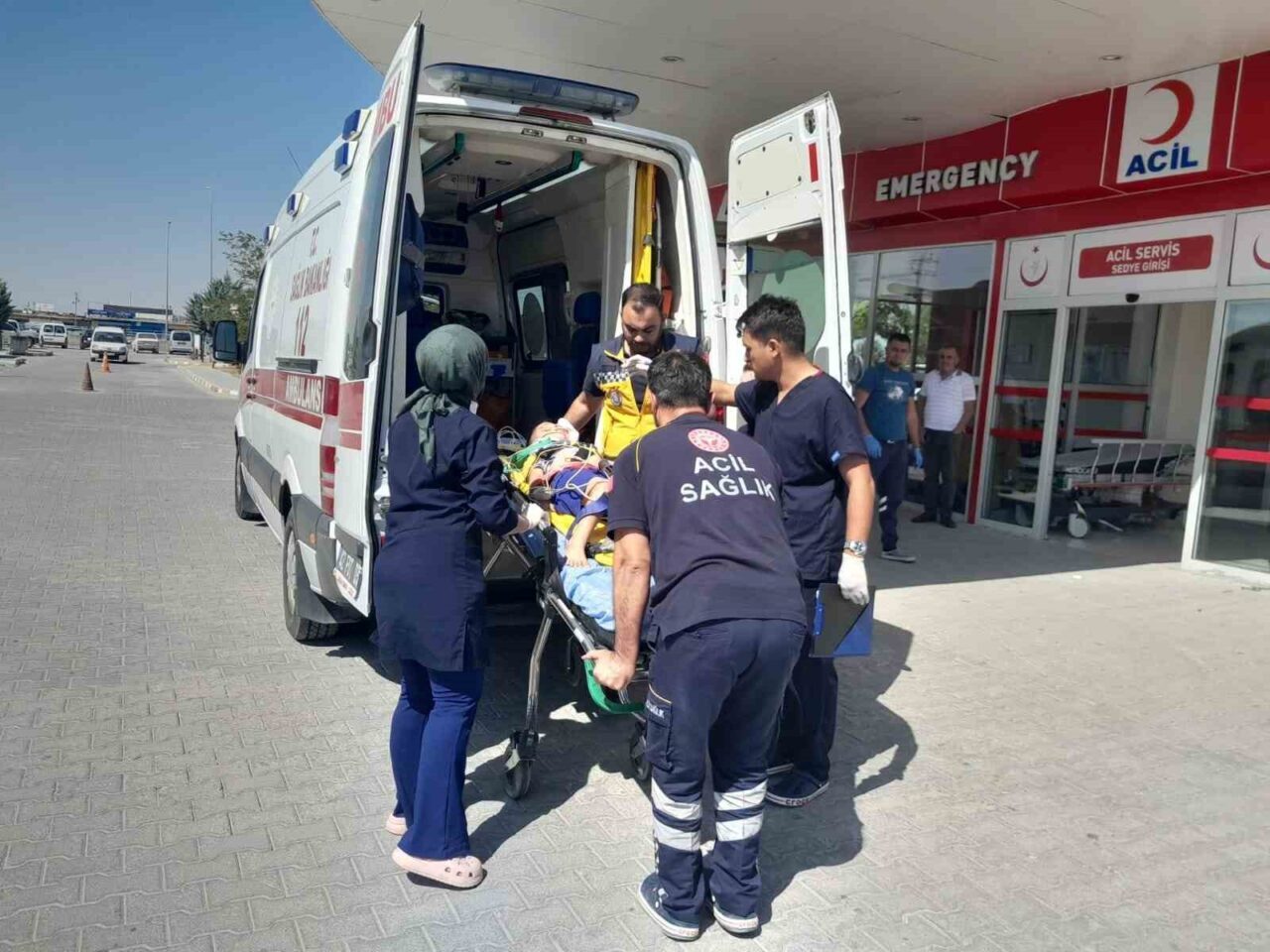 Konya’nın Karapınar ilçesinde otomobil ile kamyonetin çarpışması sonucu meydana gelen