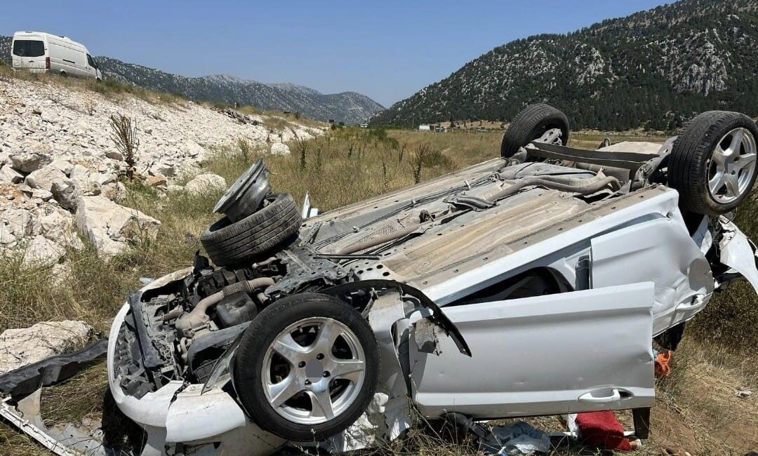 Konya’nın Derebucak ilçesinde otomobilin şarampole devrilmesi sonucu 5 kişi yaralandı.