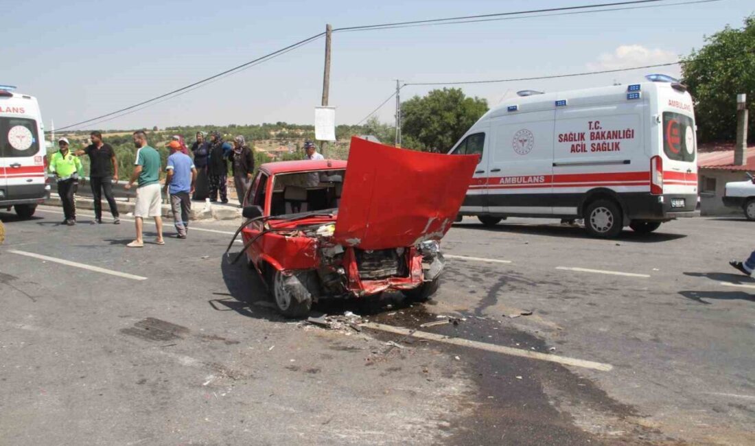 Konya’nın Beyşehir ilçesinde iki otomobilin kavşakta çarpışması sonucu meydana gelen