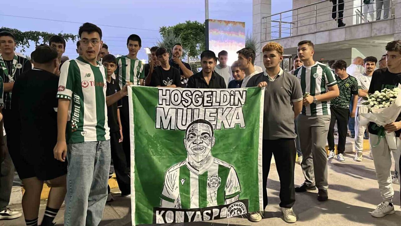 Konyaspor’un yeni transferi Jackson Muleka, Konya’ya geldi. Transfer çalışmalarını sürdüren