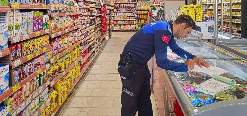 Köşk Belediyesi Zabıta ekipleri tarafından ilçe merkezindeki marketler denetlendi. Belediye