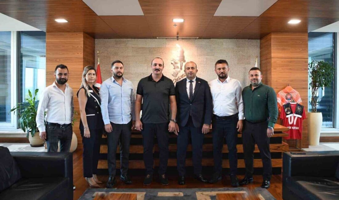 Konyaaltı Belediye Başkanı Cem Kotan, Belediye-İş Sendikası Antalya Şube Başkanı