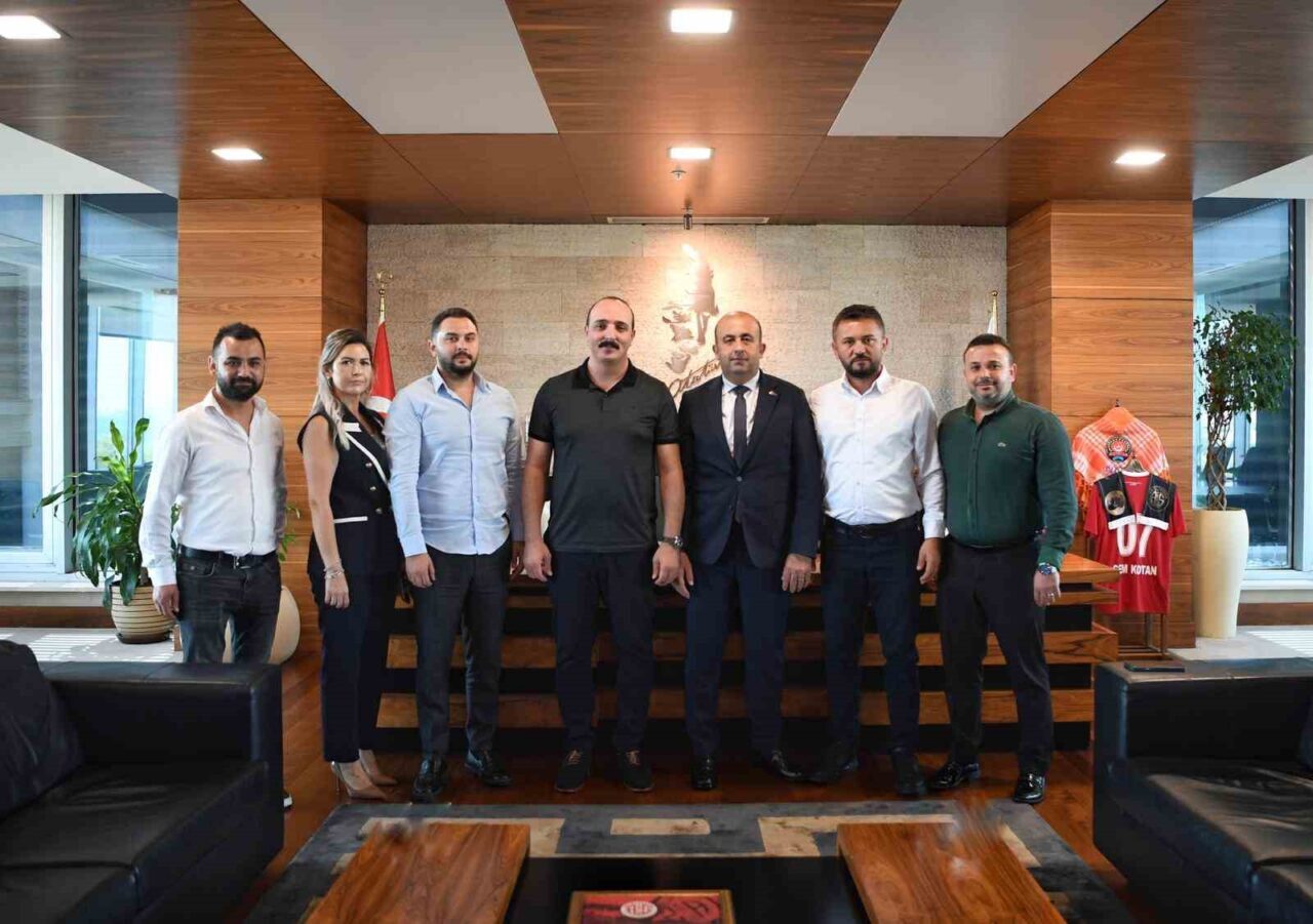 Konyaaltı Belediye Başkanı Cem Kotan, Belediye-İş Sendikası Antalya Şube Başkanı